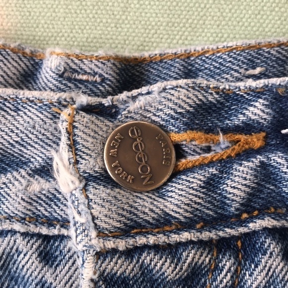 Vintage Sasson Well Worn Distressed Light Acid Bleached Wash High Rise Jeans - Picture 4 of 14